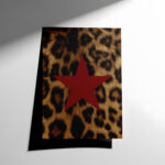 Leopar Desenli Kırmızı Yıldız Posteri